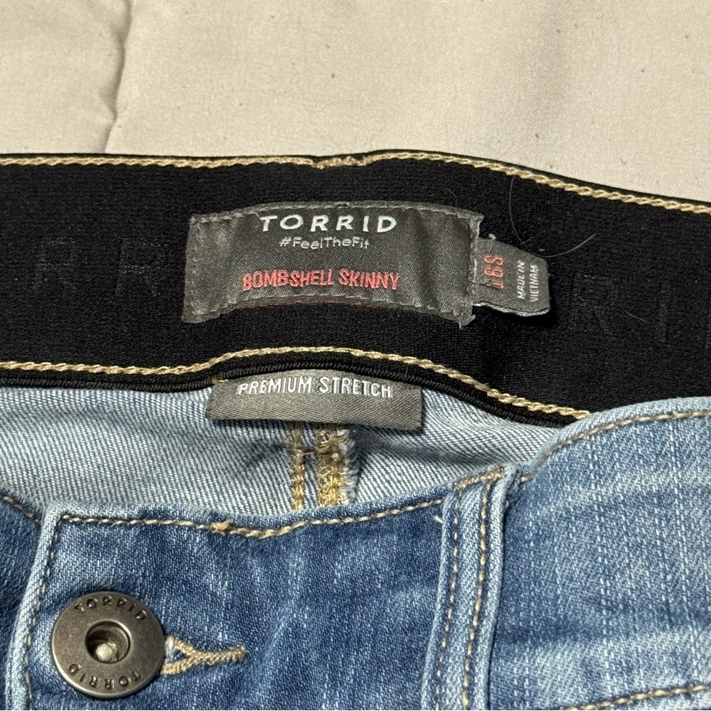 Torrid bombshell skinny premium stretch jeans - Picture 2 of 4